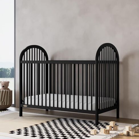 سرير أطفال Graco Olivia 3 في 1 قابل للتحويل (زيتوني) - معتمد من GREENGUARD Gold، يتحول إلى سرير نهاري وسرير أطفال صغير، يناسب مرتبة سرير أطفال قياسية كاملة الحجم، ارتفاع مرتبة قابل للتعديل، نمط سهل المطابقة in Kuwait