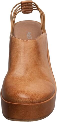 حذاء نسائي من Antelope مصنوع من الجلد من Brooks in Kuwait