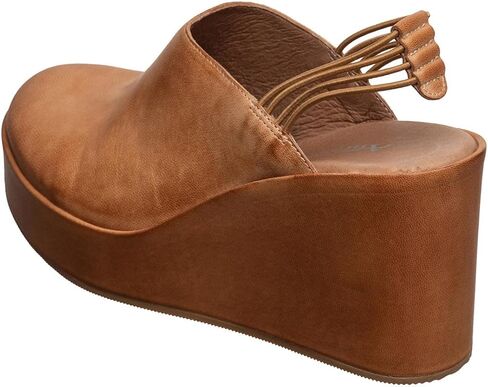 حذاء نسائي من Antelope مصنوع من الجلد من Brooks in Kuwait