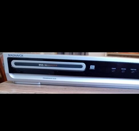 مسجل DVD Magnavox MWR10D6 (متجدد) in Kuwait
