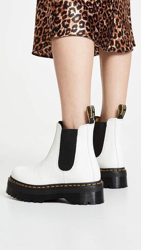 Dr. Martens Unisex 2976 Chelsea Boot in Saudi Arabia