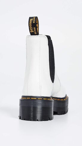 Dr. Martens Unisex 2976 Chelsea Boot in Saudi Arabia