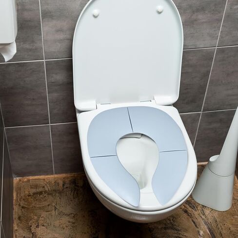 مقعد نونية للسفر قابل للطي للأطفال الصغار الأولاد والبنات، مقعد مرحاض محمول قابل للطي مع حقيبة تخزين، أكواب شفط غير قابلة للانزلاق، تناسب المراحيض الدائرية والبيضاوية باللون الأزرق in Kuwait