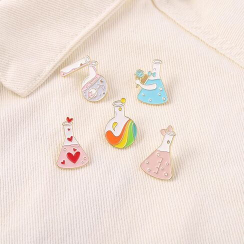 المينا دبوس دبابيس لحقائب الظهر مختبر قارورة اختبار أنبوب المينا دبوس لطيف Kawaii Erlenmeyer قارورة المينا دبابيس مجموعة للسترات الملابس حقيبة العلوم عاشق مختبر المينا دبابيس التلبيب شارة الكرتون عالم كوب المينا دبابيس الظهر in Kuwait