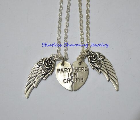 شريكان في الجريمة، Angel Wing - قلادات أفضل الأصدقاء/ مجوهرات Bff، أفكار هدايا، هدية أفضل صديق، هدية Bff، قلادة الصداقة in Kuwait