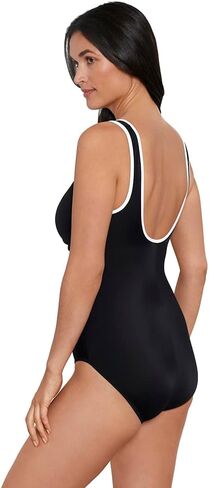 بدلة سباحة نسائية من Penbrooke ShapeSolver Sport مطلية بالألوان بسحاب ناعم وكوب واحد in Kuwait