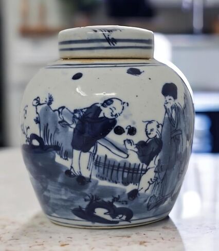 Festcool Antique Style Blue and White Porcelain Ceramic Covered Jar Vase, China Ming Style, Jingdezhen Chinese (S2) (Blue Bird) Blue Swan Small classic in Saudi Arabia