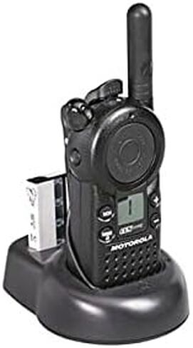 قطعتان من أجهزة موتورولا CLS1110 اللاسلكية ثنائية الاتجاه (UHF) باللون الأسود، SG_B00TKHCFFW_US-cr (متجددة) in Kuwait