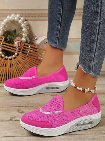 حذاء بدون كعب ذو نعل سميك للنساء مريح | جزء سفلي سميك هزاز | أحذية رياضية نسائية سهلة الارتداء خفيفة الوزن | أحذية المشي النسائية تعمل لساعات طويلة in Kuwait