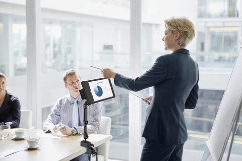 حامل CTA الرقمي لجهاز iPad الجيل العاشر - حامل مشبك مرن مع حقيبة شحن حثي لاسلكية للمكاتب - الأعمدة - iPad الجيل العاشر 10.9 بوصة والمزيد - أسود (PAD-CFCICCS) in Saudi Arabia