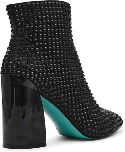 حذاء كولبي للكاحل للسيدات باللون الأزرق من Betsey Johnson in Kuwait