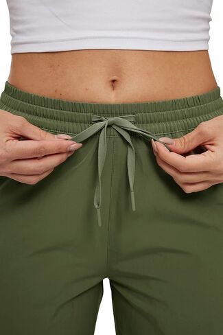 شورت رياضي نسائي من BASUDAM سريع الجفاف وخفيف الوزن وجيوب بسحاب للصيف والمشي لمسافات طويلة والجري in Kuwait