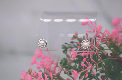 Silver Smile Sterling Silver 5 mm Pearl Stud Earrings with Twisted Rope Detail for Women in Saudi Arabia