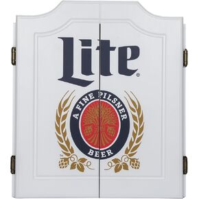 مجموعة خزانة لوحة رمي السهام العالمية ذات العلامة التجارية - لوح رمي السهام بشعار Coors Banquet مع 6 سهام بأطراف فولاذية، لوحة النتائج، خزانة خشبية معلقة
