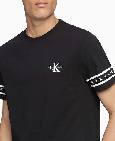 تي شيرت رجالي بأكمام قصيرة وشعار Monogram من كالفن كلاين in Kuwait