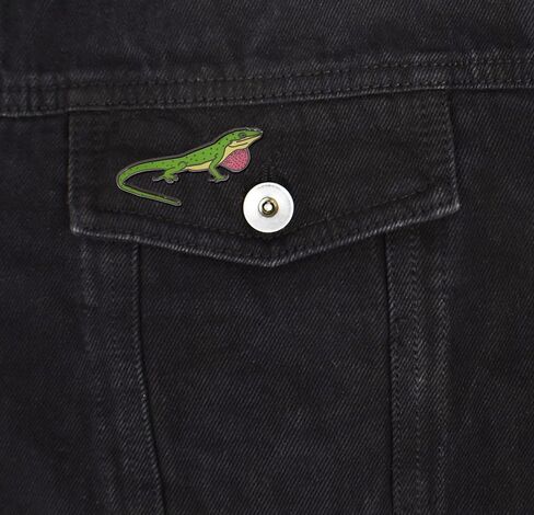 Green Anole Lizard Enamel Pin in Saudi Arabia