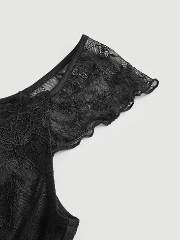 Milumia Women's Sweetheart Neck T Shirt Contrast Lace Cap Sleeve Slim Fit Crop Top in Saudi Arabia