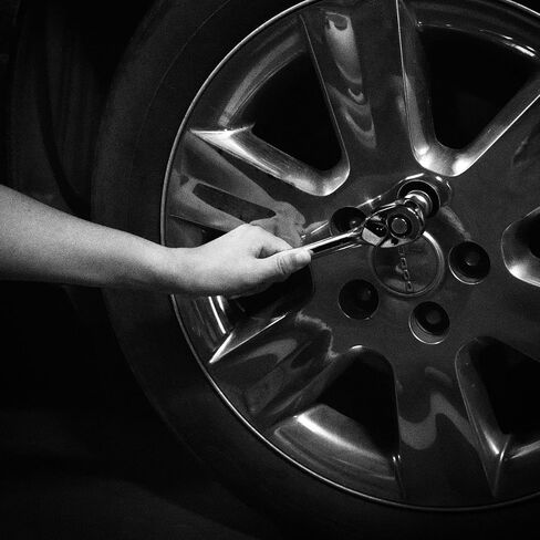 PHALANX Cordless Impact Wrench, 20V Brushless Electric Impact Wrench 1/2 Inch, 580Ft-lbs(800N.m) High Torque Power Impact Driver Tool with 4.0Ah Battery, LED Work Light, Fast Charger & 7 Sockets in Kuwait