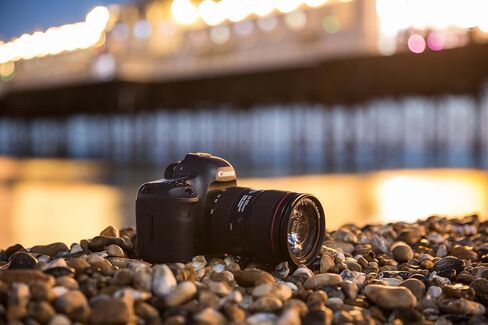 عدسة تكبير Canon EF24-105mm F4L is II USM - صندوق أبيض (جديد) (عبوة مجمعة) in Saudi Arabia
