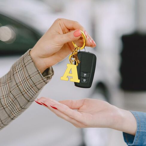 Letter Keychain Gold A-Z Keychain Monogrammed Gift Stainless Steel Initial Keyring Birthday Christmas Couple Gift in Saudi Arabia