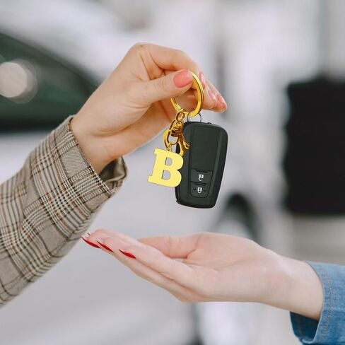 Letter Keychain Gold A-Z Keychain Monogrammed Gift Stainless Steel Initial Keyring Birthday Christmas Couple Gift in Saudi Arabia