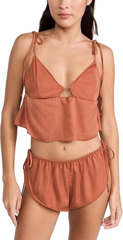 طقم قميص وسروال قصير للسيدات من Bluebella مصنوع من الساتان الفاخر من نيكول in Kuwait