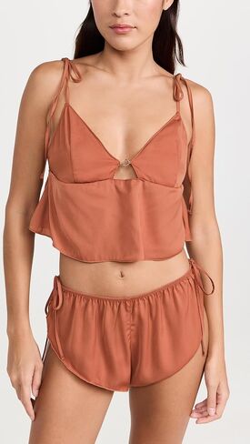 طقم قميص وسروال قصير للسيدات من Bluebella مصنوع من الساتان الفاخر من نيكول in Kuwait