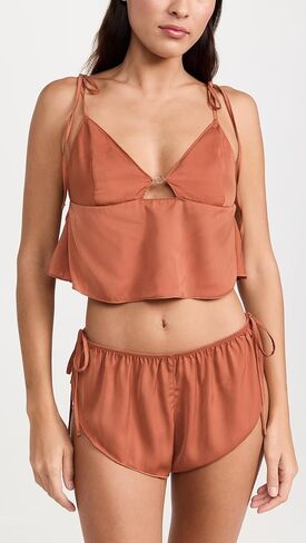 طقم قميص وسروال قصير للسيدات من Bluebella مصنوع من الساتان الفاخر من نيكول in Kuwait