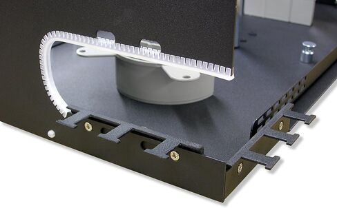 لوحة 4U Fiber Optic Rackmount، تحتوي على 12 لوحة أو وحدة بصمة LGX بسعة قصوى تبلغ 288 أليافًا. يناسب رفوف مقاس 19 و23 بوصة. in Kuwait
