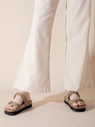 صنادل نسائية ذات نعل سميك مريحة ومسطحة للصيف والشاطئ سهلة الارتداء ومفتوحة عند الأصابع وإبزيم قابل للتعديل in Kuwait