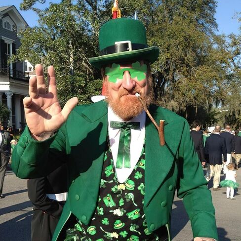 نظارات شمسية من إيميبيل سانت باتريك داي شامروك 6 قطع، نظارات حفلات شامروك البرسيم بأربعة أوراق مع ملصقين، نظارات زي بلاستيكية لهدايا الحفلات، أخضر in Kuwait