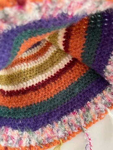 قبعة Floerns النسائية Y2k Rainbow مخططة محبوكة للشتاء الدافئ قبعة صياد السمك in Kuwait