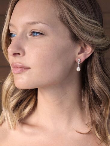 أقراط Mariell Vintage CZ واللؤلؤ العاجي للزفاف أو الزفاف مطلية بالفضة الأصلية والبلاتين in Kuwait