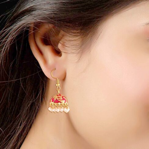 أقراط I Jewels الهندية بوليوود المطلية بالذهب التقليدية واللؤلؤ الصناعي المطلي بالمينا العرقية للنساء (E2547) in Kuwait