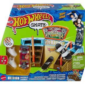 Hot Wheels Skate Stadium Playset Designed with Tony Hawk, 1 Exclusive Fingerboard & Pair of Skate Shoes, with Storage