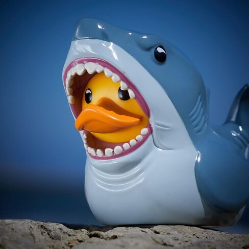 TUBBZ Giant Bruce (زجاجة غاز) شخصية بطة مطاطية من الفينيل قابلة للتجميع - بضائع Jaws الرسمية - التلفزيون والأفلام وألعاب الفيديو in Saudi Arabia