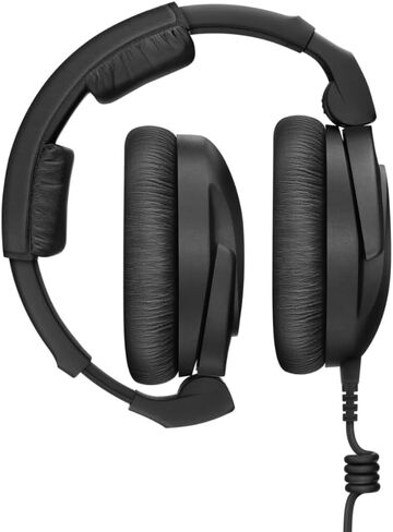 سماعات رأس Sennheiser HD 300 PRO فوق الأذن، حزمة سوداء مع كابل تمديد سماعة الرأس Pig Hog PHX14-25 1/4 بطول 25 قدمًا وقطعة قماش لتلميع الأدوات - سماعات البث وسماعات الاستوديو السلكية in Saudi Arabia