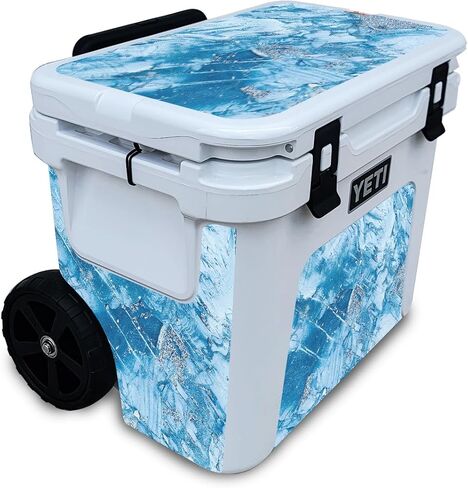 غلاف مبرد متوافق مع مبرد Yeti Roadie 32 ذو العجلات - Winter Rock - غطاء لاصق واقٍ من الفينيل 3M ممتاز - سهل الاستخدام | صُنع في الولايات المتحدة الأمريكية بواسطة MightySkins in Saudi Arabia