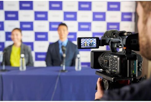 كاميرا فيديو XDCAM من سوني PXW-Z200 بدقة 4K مقاس 1 بوصة بمستشعر CMOS + 2 بطارية BP-U35 + بطاقة ذاكرة SF-M Tough Series سعة 64 جيجابايت + حقيبة كبيرة + عدسة مقربة + قارئ بطاقات + مجموعة مرشح + عدسة واسعة الزاوية + المزيد (متجددة) in Saudi Arabia