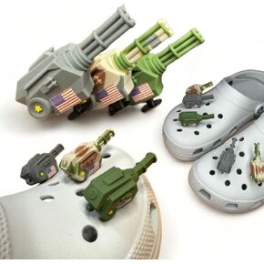 3pcs 3D US Tank Design Shoe Charms Tank Key Chain Collection 3D Clog Shoes ديكور وإكسسوارات لأحذية القبقاب، أحذية DIY سحر الهدايا للأولاد 5 6 7 8 9 10 11 12 13 14، الفتيات والرجال والنساء in Kuwait