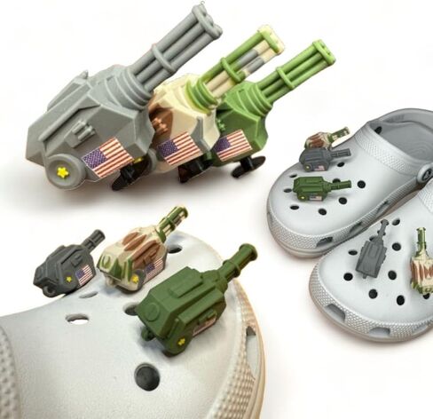 3pcs 3D US Tank Design Shoe Charms Tank Key Chain Collection 3D Clog Shoes ديكور وإكسسوارات لأحذية القبقاب، أحذية DIY سحر الهدايا للأولاد 5 6 7 8 9 10 11 12 13 14، الفتيات والرجال والنساء in Kuwait