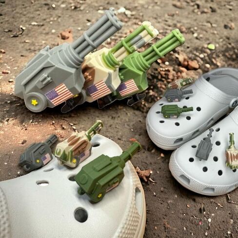 3pcs 3D US Tank Design Shoe Charms Tank Key Chain Collection 3D Clog Shoes ديكور وإكسسوارات لأحذية القبقاب، أحذية DIY سحر الهدايا للأولاد 5 6 7 8 9 10 11 12 13 14، الفتيات والرجال والنساء in Kuwait