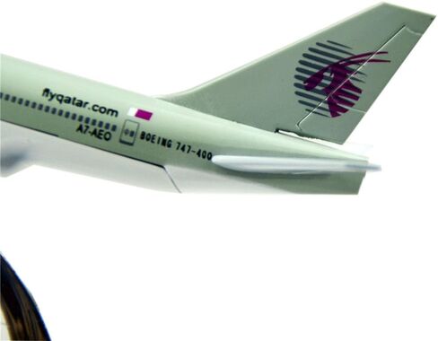 شركة الخطوط الجوية القطرية ش.م.ق.م. B747 سبائك معدنية نماذج هدية عيد ميلاد نماذج الطائرة اللعب in Kuwait