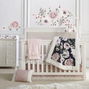 Levtex Baby - طقم سرير أطفال Fiori - طقم حضانة أطفال - زهري - فحمي، مرجاني، وردي، أخضر، كريمي - زهور جريئة - مجموعة مكونة من 4 قطع تتضمن لحافًا وملاءة واحدة وملصق حائط وتنورة/كشكشة غبار