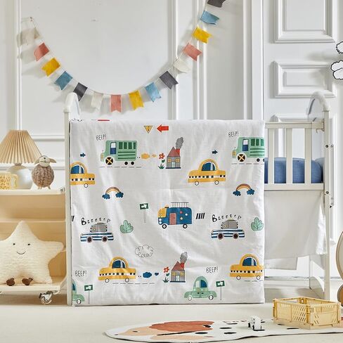 طقم سرير أطفال قطني للسيارات مكون من 3 قطع لحاف سيارات ومنزل مع ملاءة جاهزة وتنورة سرير - نمط أبيض داكن وأصفر وأخضر - مجموعة سرير سيارات لطيفة للأولاد والبنات in Kuwait