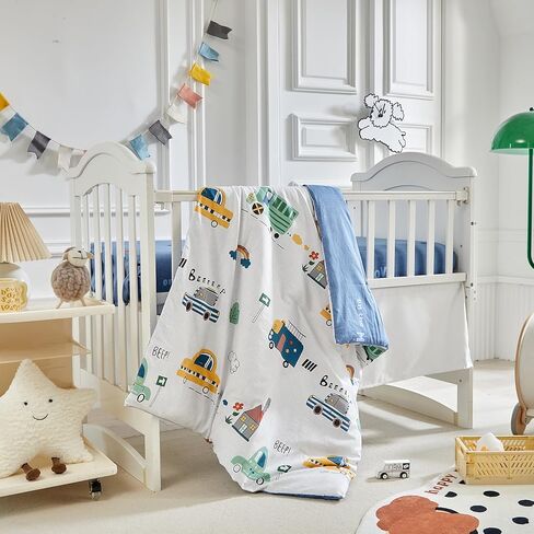 طقم سرير أطفال قطني للسيارات مكون من 3 قطع لحاف سيارات ومنزل مع ملاءة جاهزة وتنورة سرير - نمط أبيض داكن وأصفر وأخضر - مجموعة سرير سيارات لطيفة للأولاد والبنات in Kuwait