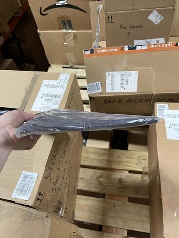 معاطف مختبر AMZ باللون الأزرق الداكن للبالغين، مقاس كبير. 10 عبوات معاطف طبية. 35 GSM PP طلاء معطف المختبر القابل للتصرف. معطف المختبر الطبي بطول الركبة بدون جيب، معصم مرن، قفل حلقي in Kuwait