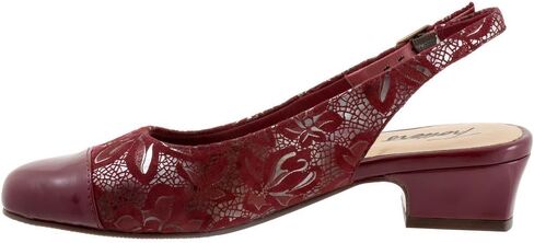 Trotters Women's DEA Ballet Flat in Saudi Arabia