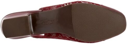 Trotters Women's DEA Ballet Flat in Saudi Arabia