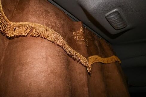 International lt rh prostar Lonestar Truck Sleeper Curtains Prestige-Line RED in Saudi Arabia
